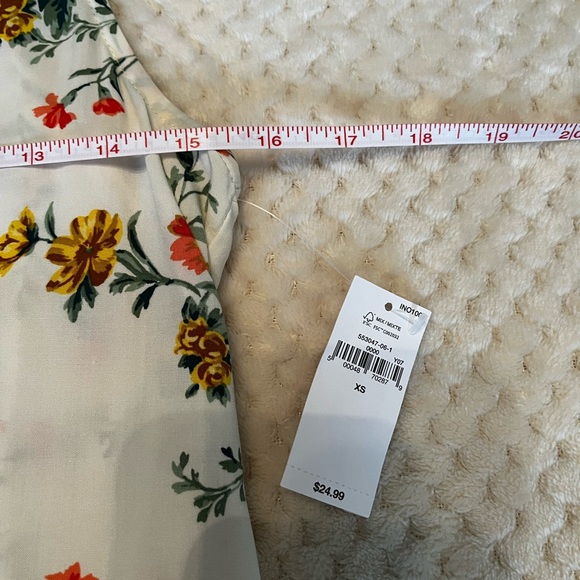 Old Navy Top🎉 - Picture 5 of 8